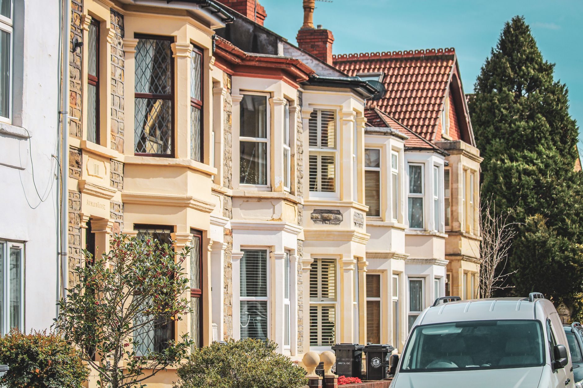 Senator moves to regulate home equity investments at the federal level
