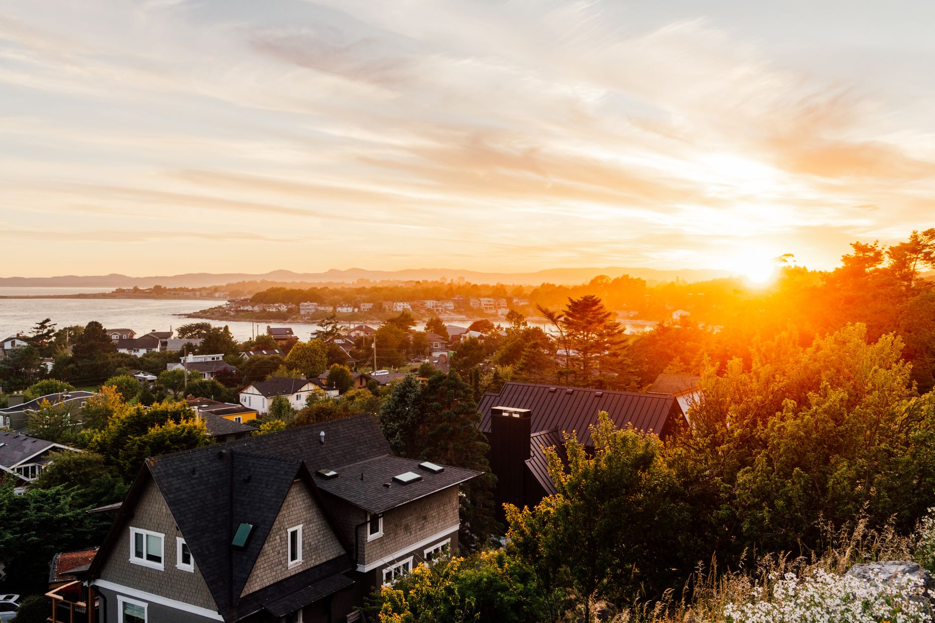 U.S. Home Prices Turn Negative, Sellers Finally Give Up Ground