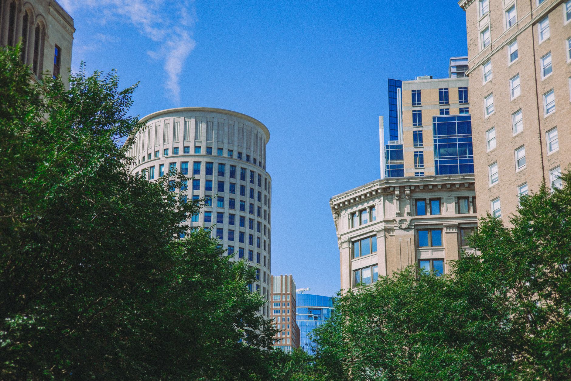 BiggerPockets Pulse: Investor Sentiment Falls Amid International Turmoil and Renewed Economic Concerns