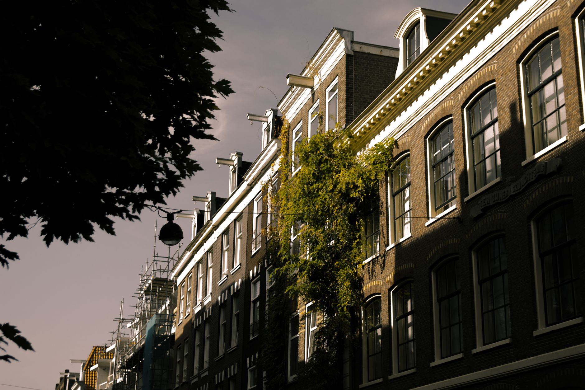 Mortgage rates fall again, but are borrowers stretching budgets too far?