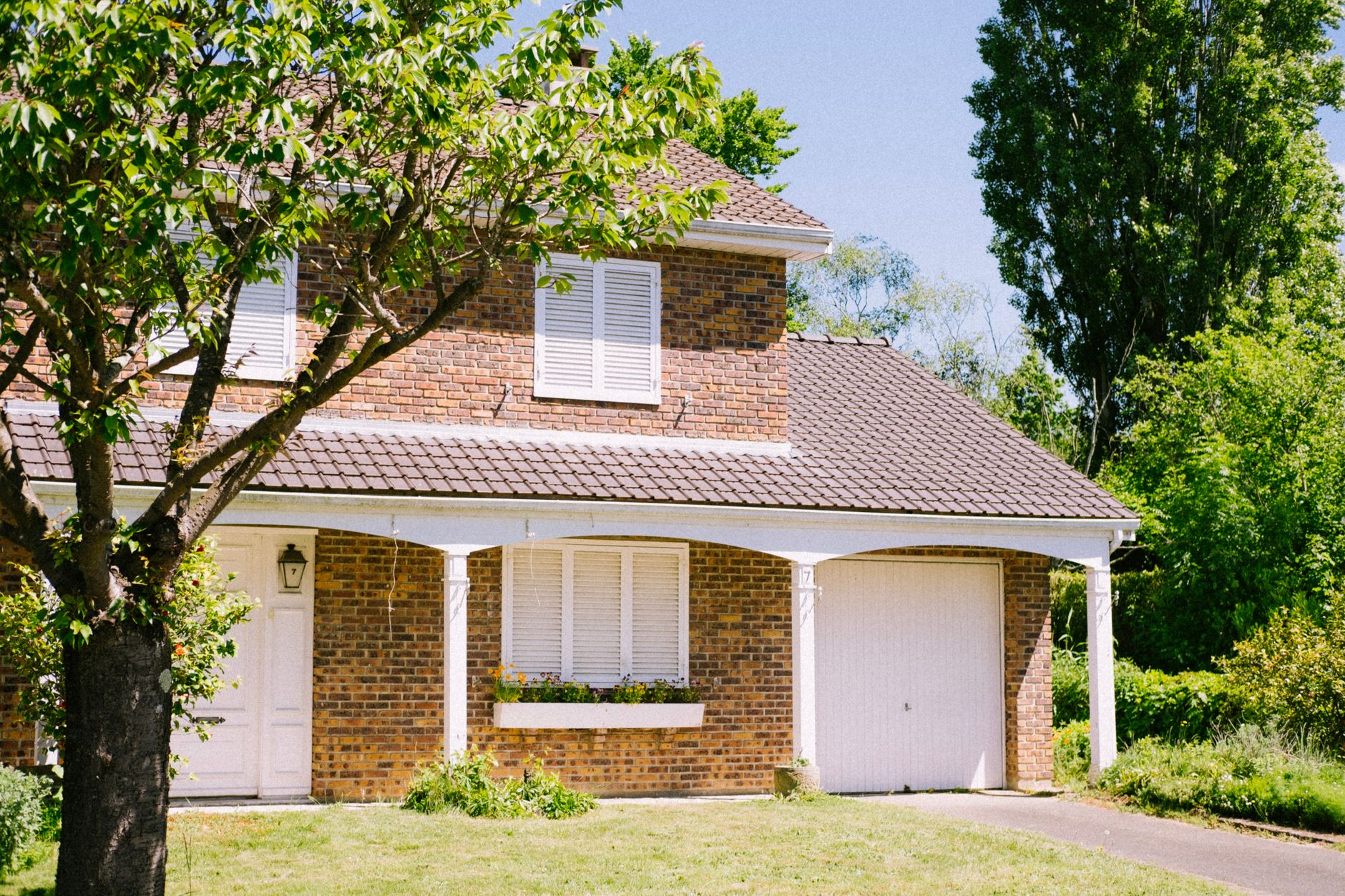 Existing home sales slip to 3.98 million in August as rates take a bite